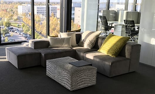 Sonderanfertigung Pouf-Tisch