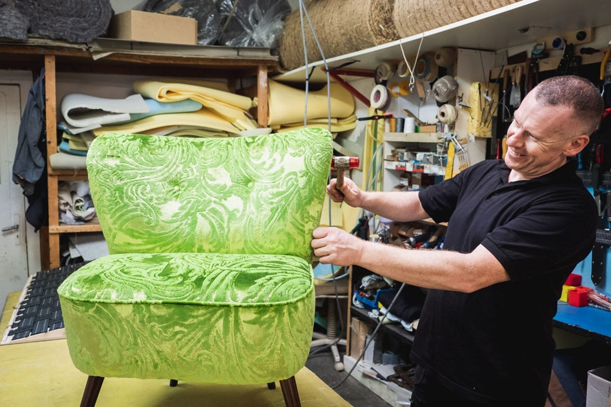 Sonderanfertigung eines gruenen Stuhls